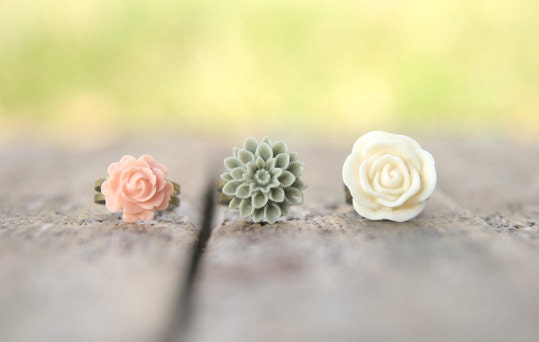 Cream Ivory Rose Flower Ring // Green Moss Flower Ring // Pale Pink Peach Rose Ring Set