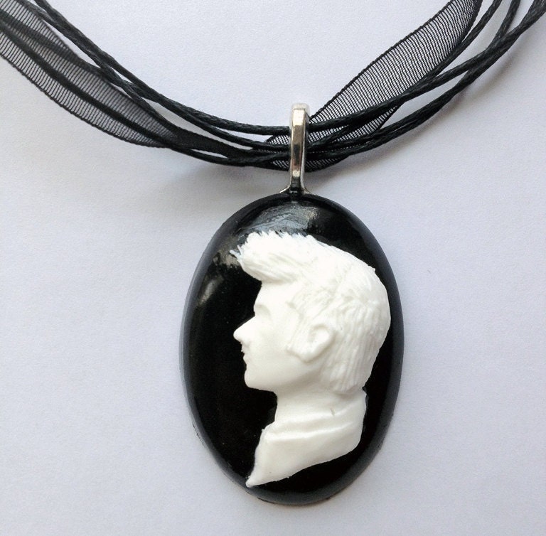 Doctor Who Cameo Necklace - Tenth Doctor