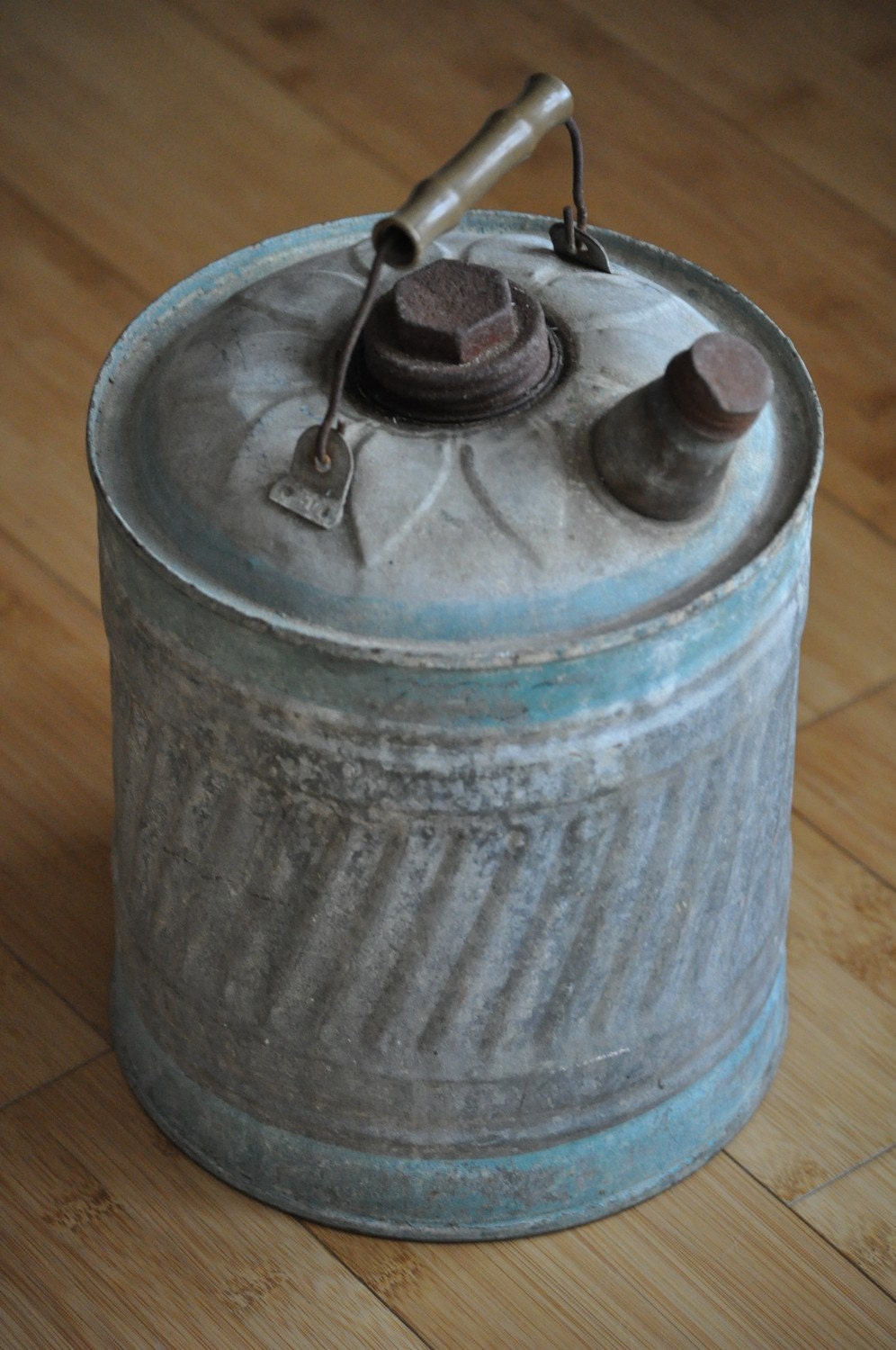 Vintage Gasoline Can Galvanized Blue Daisy Rusty Rustic Industrial Decor Homespunsociety
