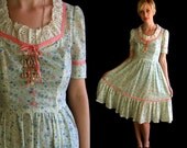 vtg 50s cream floral FULL SKIRT Eyelet Lace Dolly DRESS puff sleeve xs/s pinup