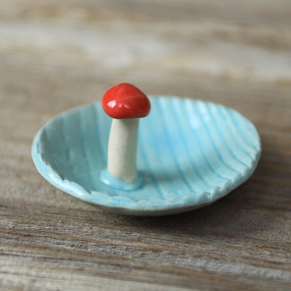 Wood Grain Pottery Tray with Red Mushroom - Faux Bois