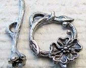 CHARM SALE Pewter dogwood floral toggle clasp, antique pewter finish, 17 x 22 x 7mm