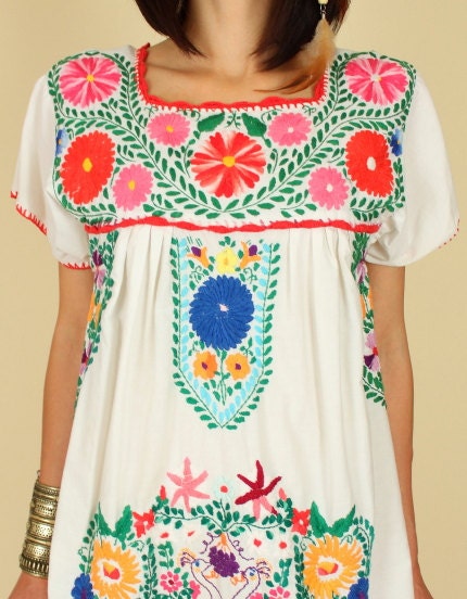 ViNtAgE 70's White PEACOCK Mexican Hand Embroidered MiNi Dress Tunic