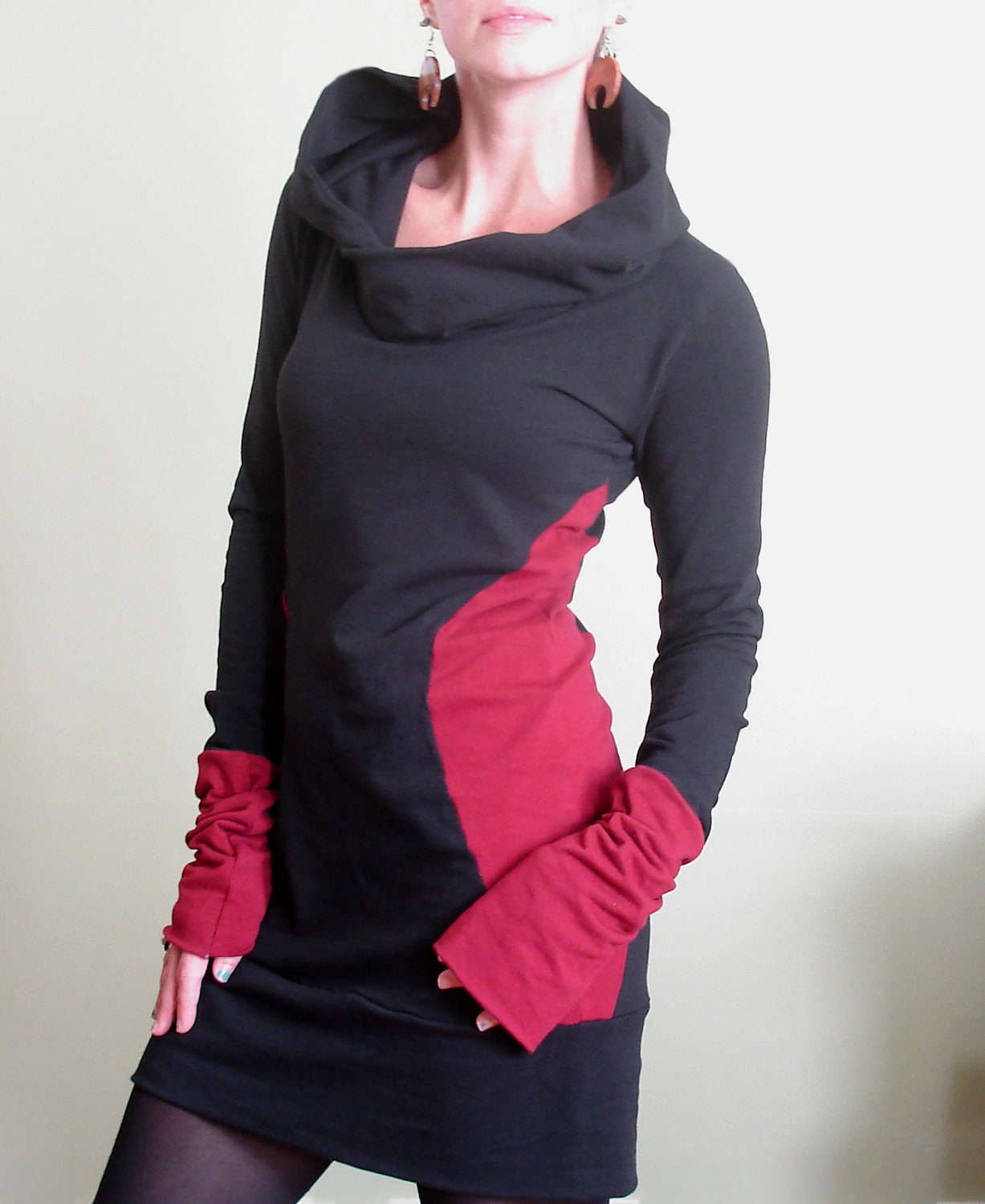 extra long sleeved hooded tunic dress Black/Cranberry Red color block