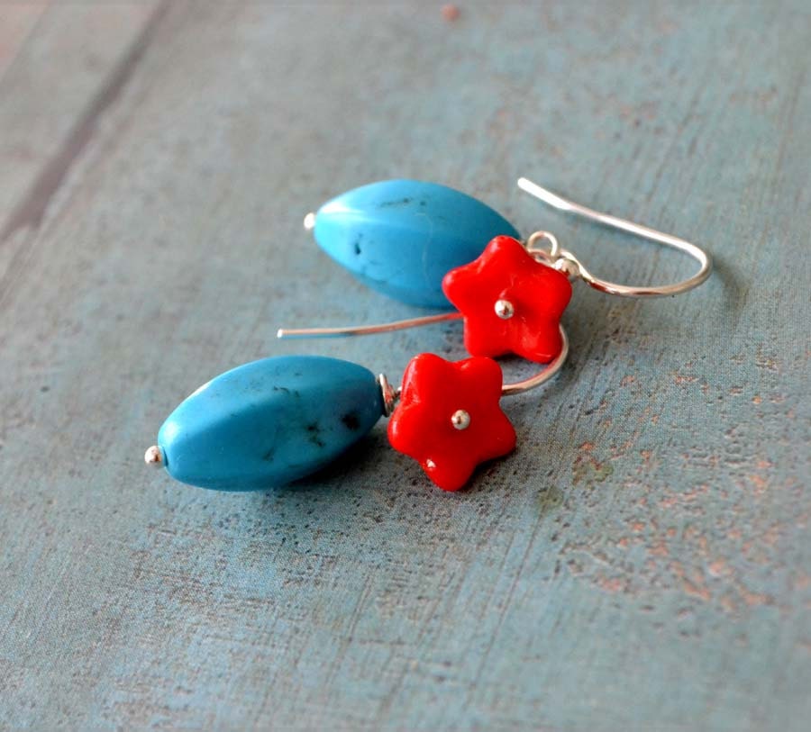 Rouge&bleu  turquoise bleu stones and coral orange-red glass flowers on sterling silver earhooks
