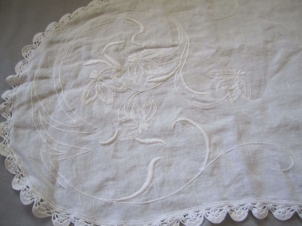 Vintage Linens - Embroidered White Table Runner Doily