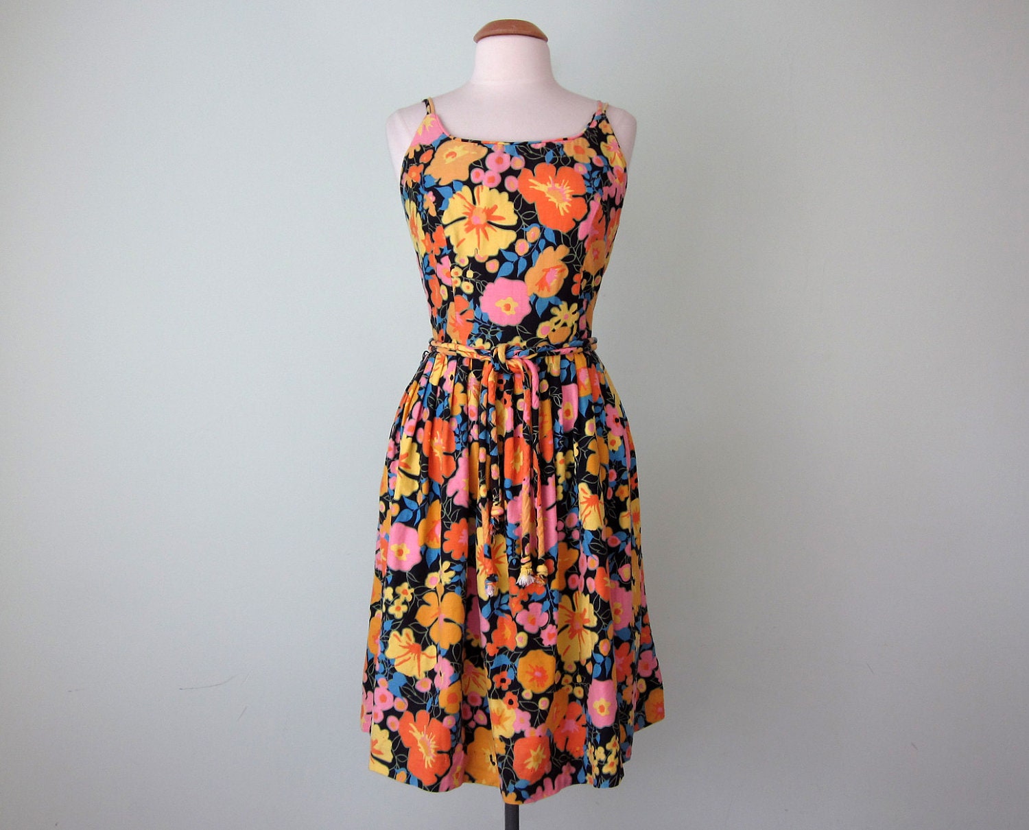 SALE 60s dress / orange floral print belted fitted waist sundress (l - xl)