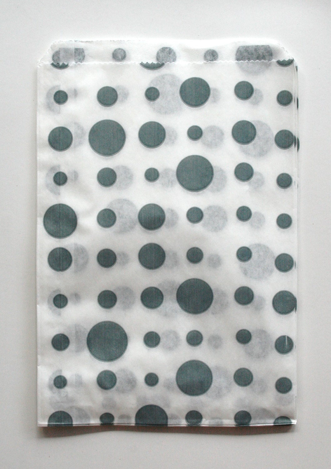 Set of 25 - Traditional Sweet Shop Grey Dots Paper Bags - 5 x 7