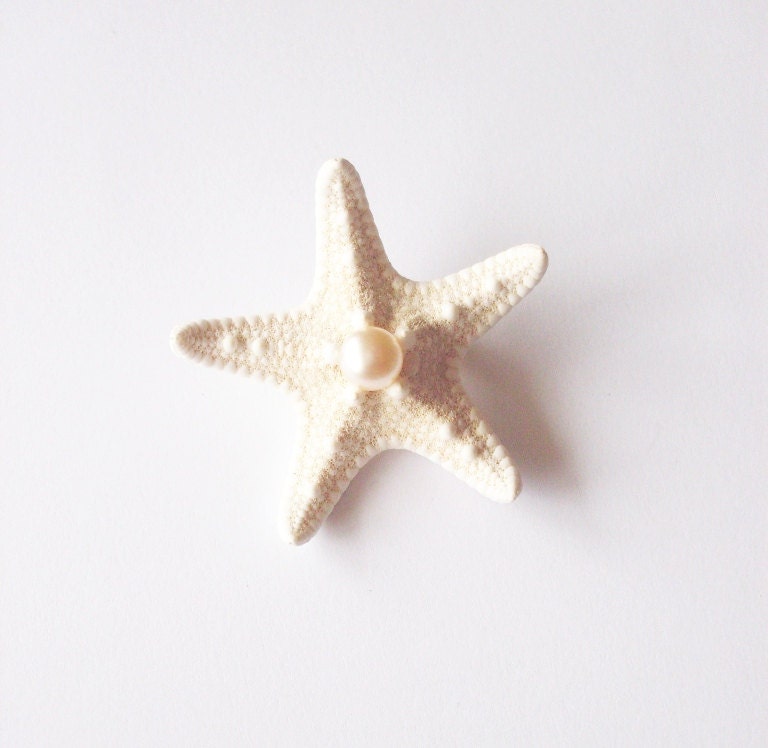 Starfish Pearl Boutonniere - White Starfish Brooch - White Starfish Corsage - Beach Theme Wedding Accessories - Mermaid Accessories