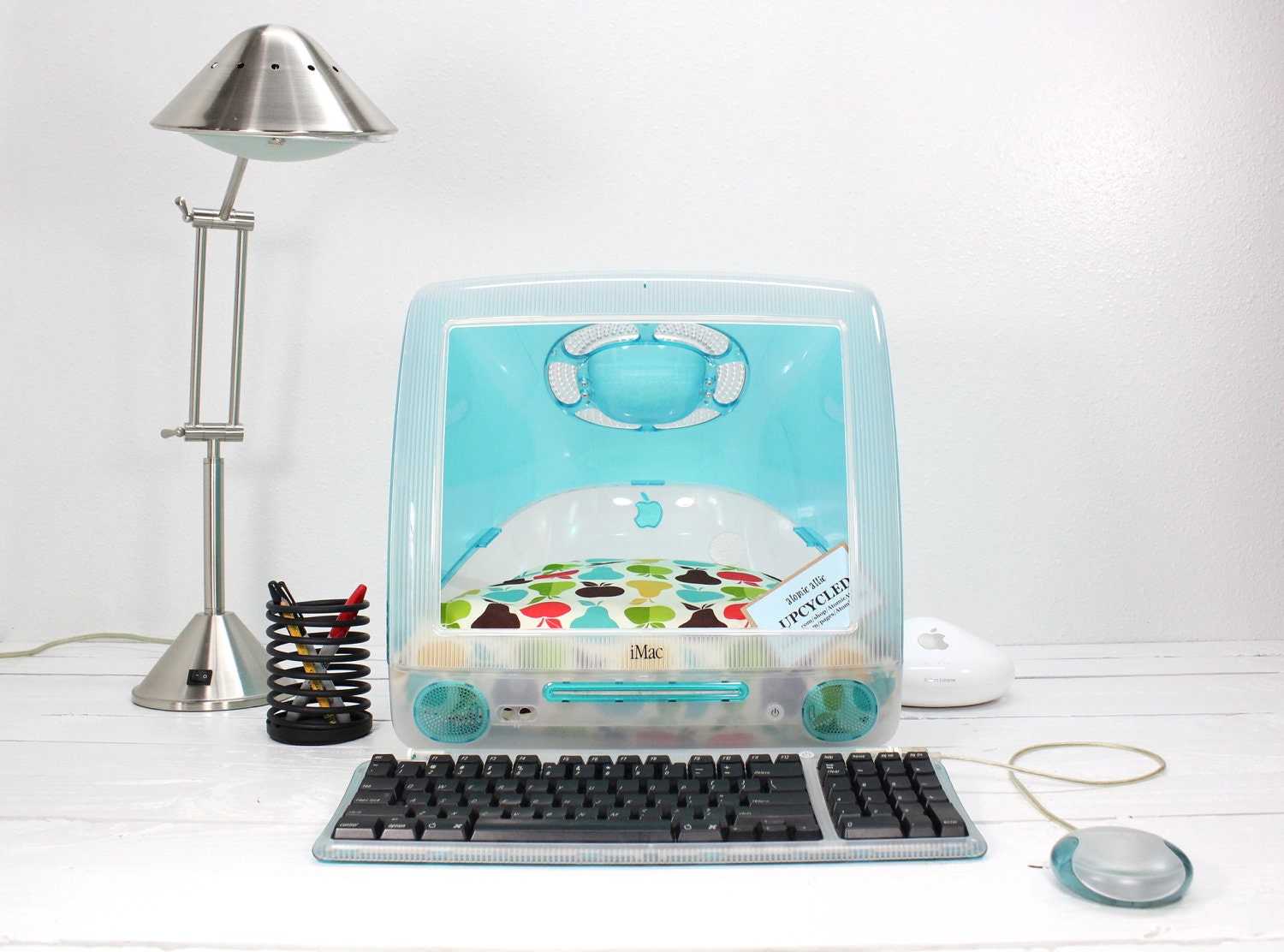 Upcycled Apple Computer Pet Bed - iMac - "Think different" FREE SHIPPING