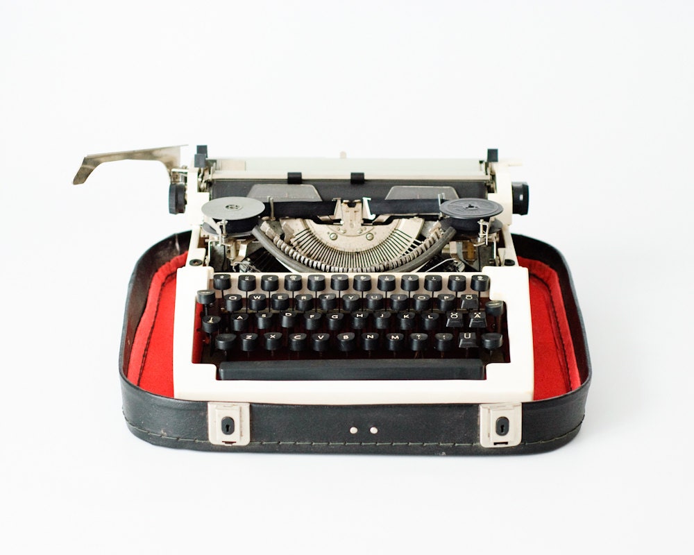 Vintage Estonian Portable Typewriter - Soviet Union - Collectible - Manual Typewriter in Carrying Case