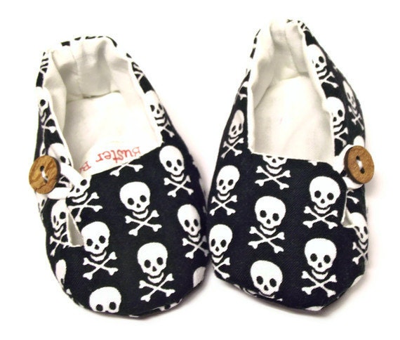 Halloween Costume. Baby Shoes. Fabric Booties. Halloween Skulls. Punk Baby. Rockabilly Baby. Vegan Friendly.