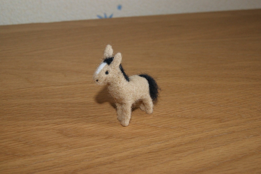 Felted horse, felt toy, needle felted horse, horse toy, natural wool gift, brown horse, horse miniature