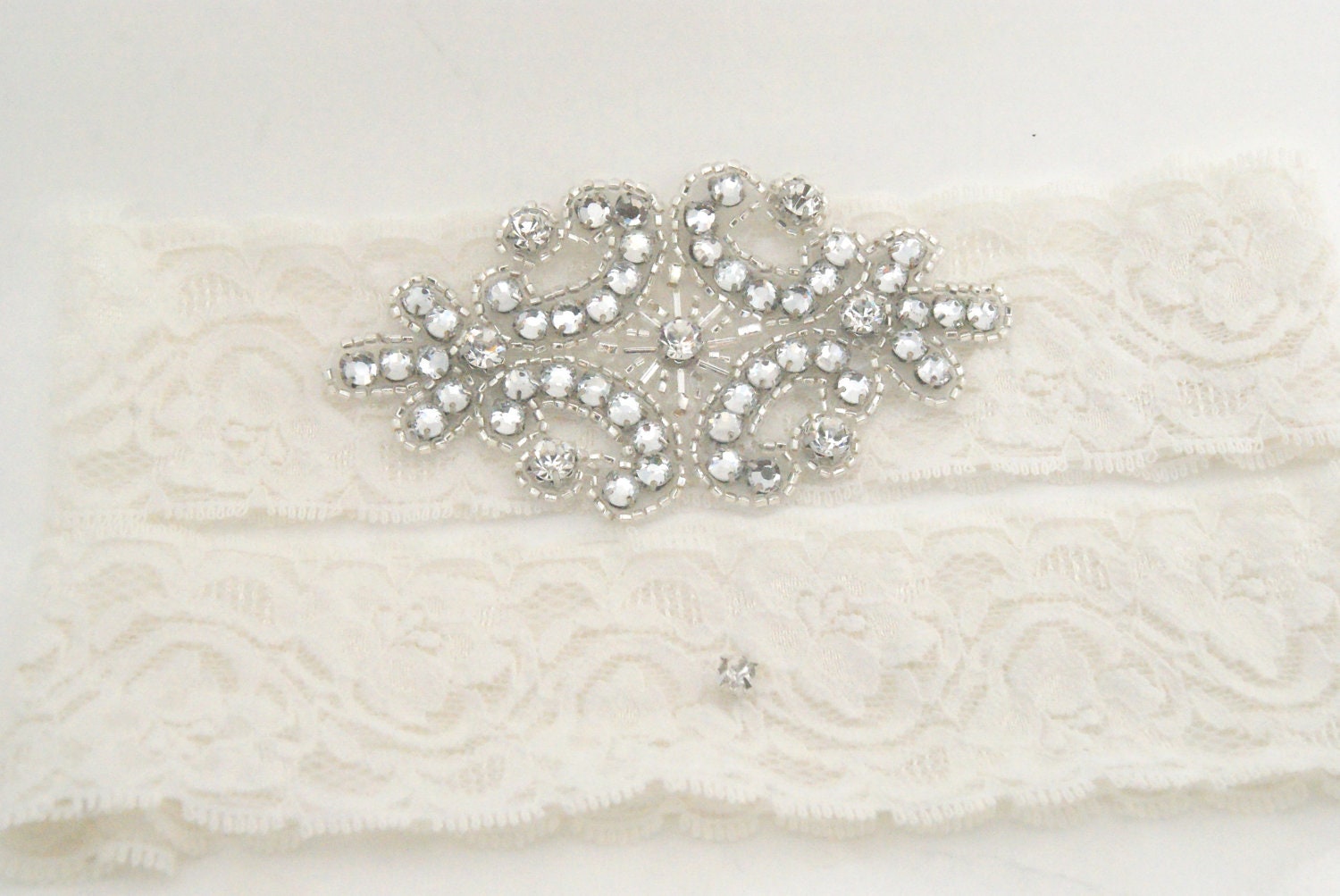 garter set, bridal garter set, ivory set of lace garter with rhinestone applique and crystal