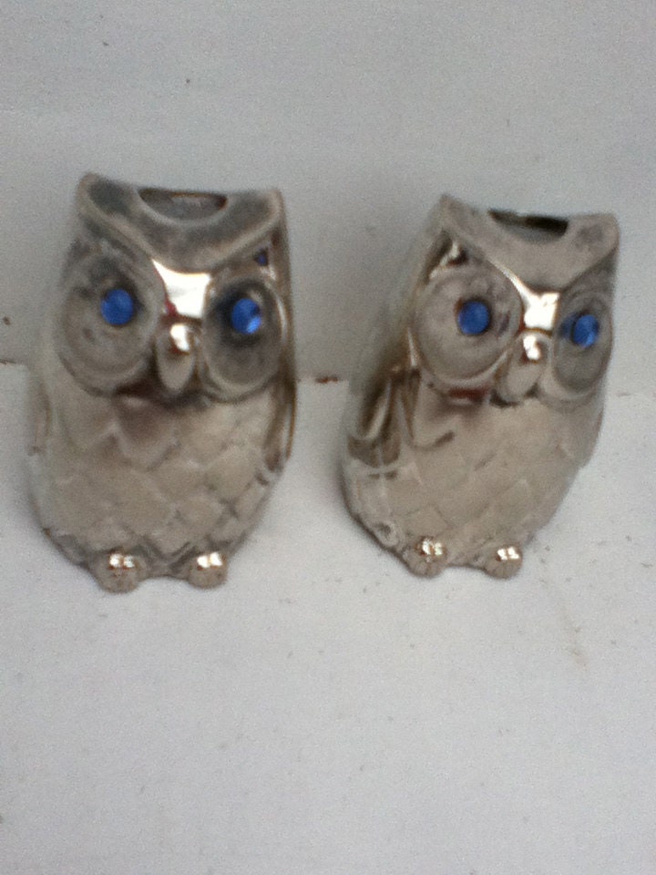 silver plate owl salt and pepper shaker vintage small blue eyes made in hong kong