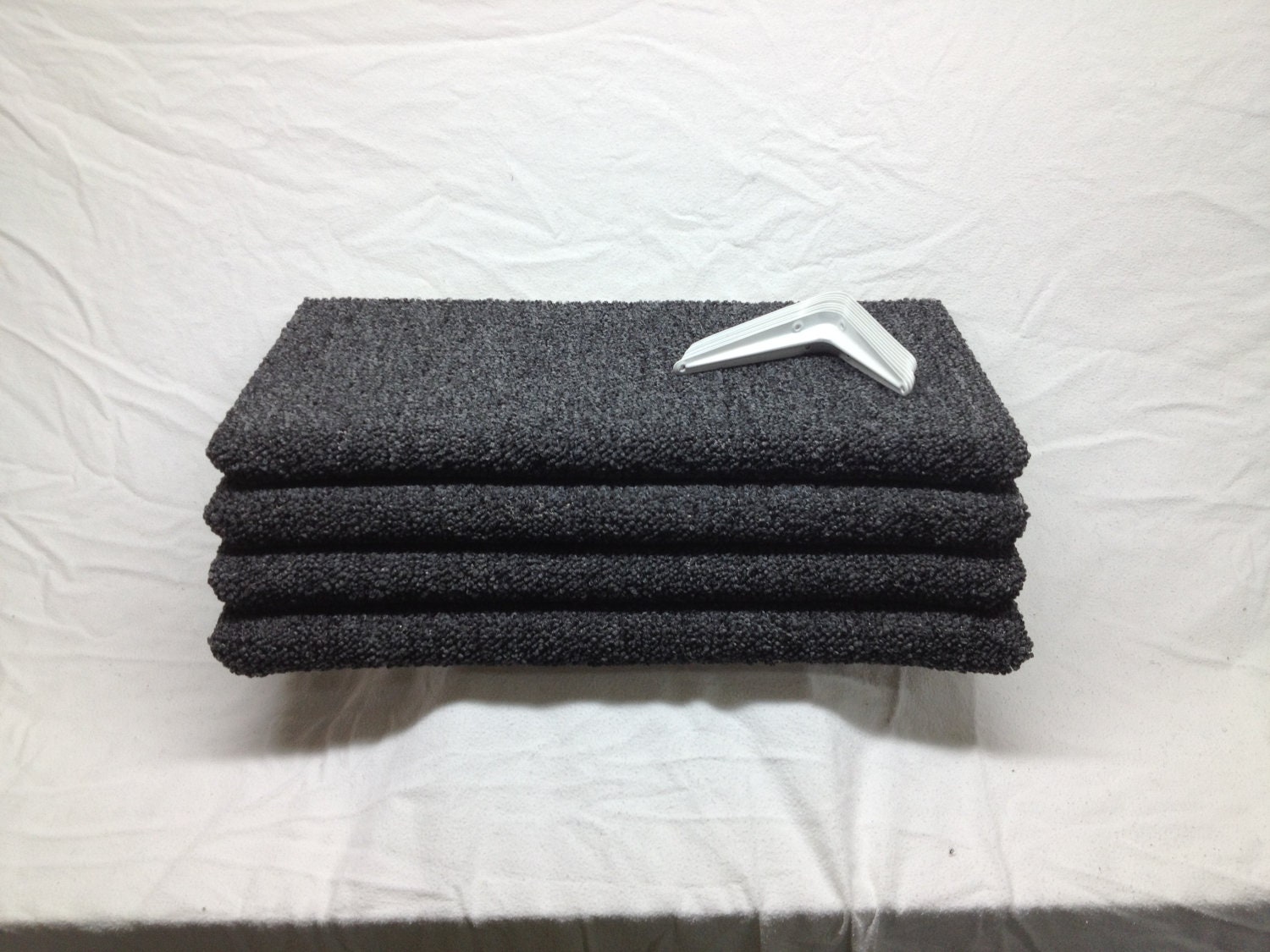 Cat Wall Shelf Carpeted (set 4 medium shelves)