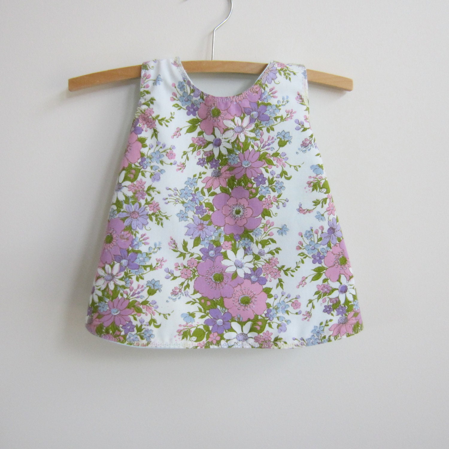 Upcycled baby dress or pinny, 70 style A line, size 000, 0 - 3 months, mauve, pink purple and white flowers green leaves eco kid - BananaOrangeApple