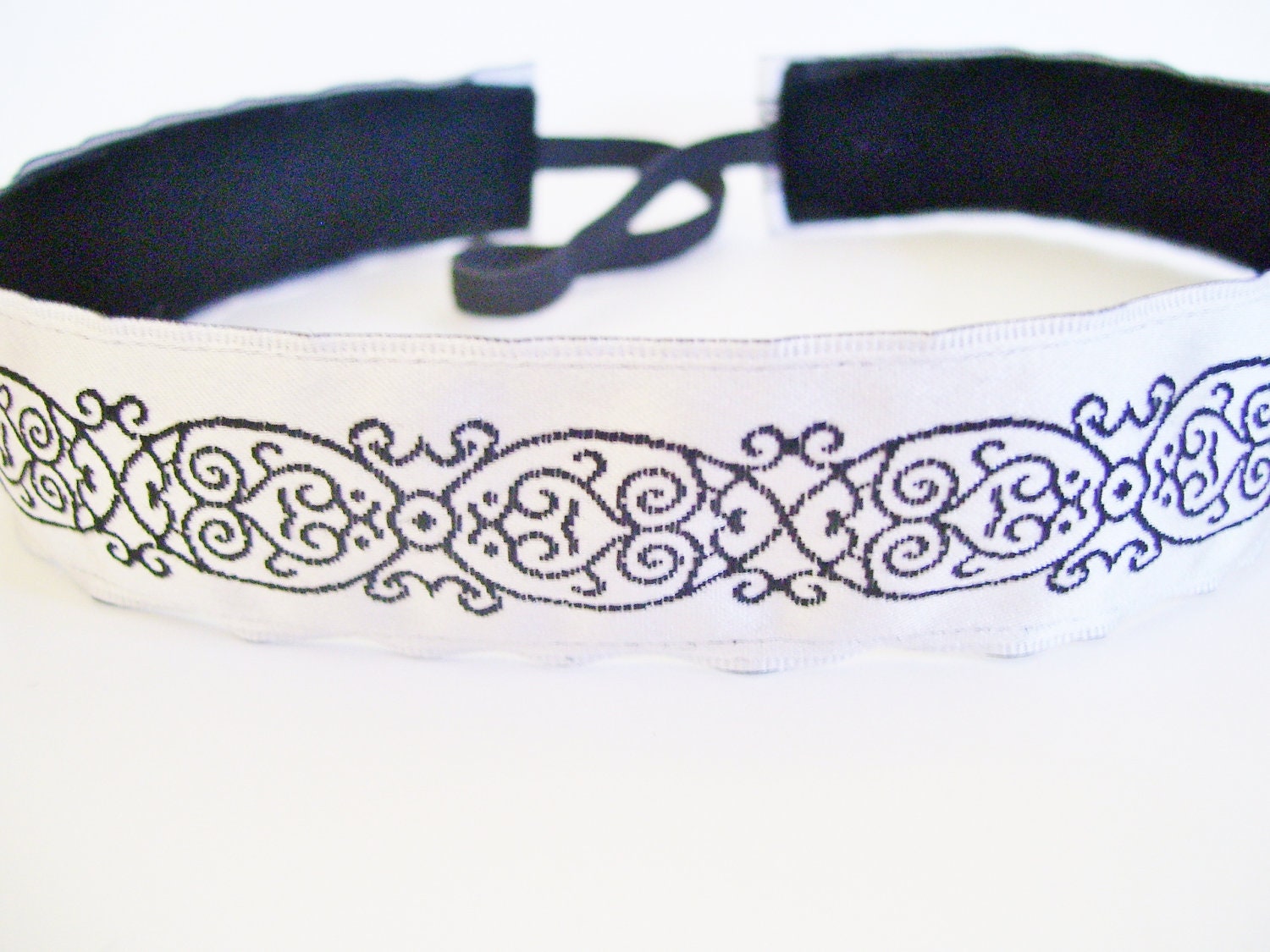 Jacquard Black Scroll on White No Slip Headband
