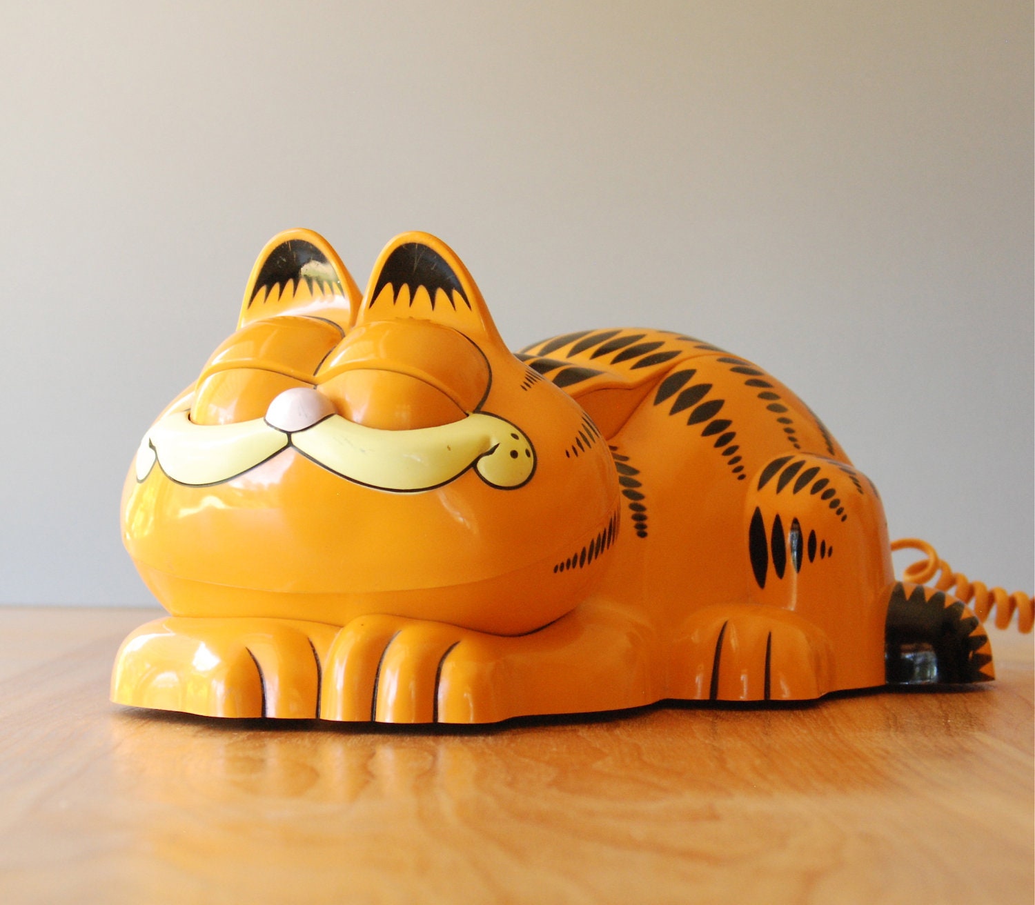 Vintage Garfield Phone - Opens his eyes when you answer - Straight 80s style