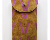 iPhone 4, 4s, 5 pouch // toffee suede with purple V print