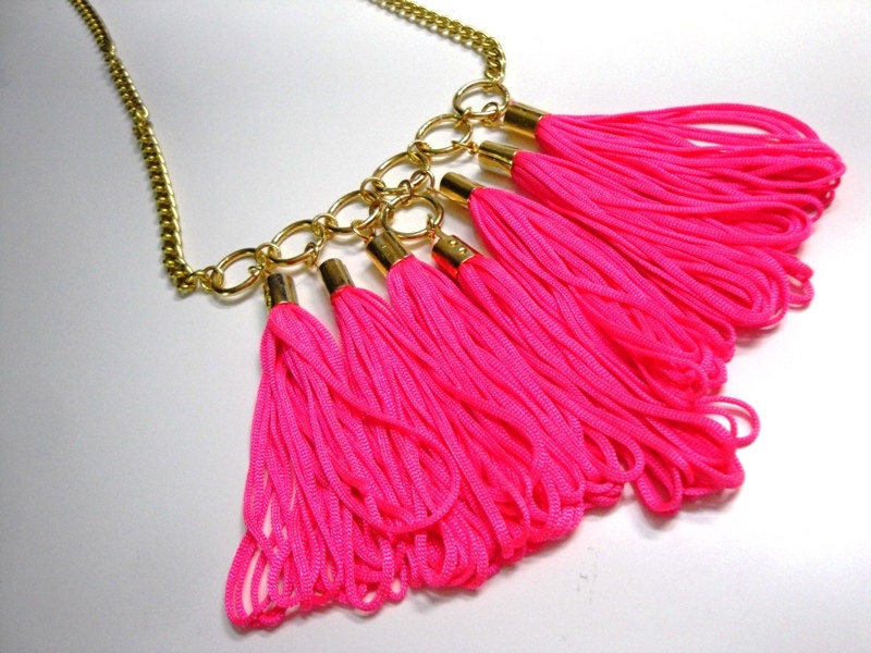 Tassel necklace in neon fuchsia