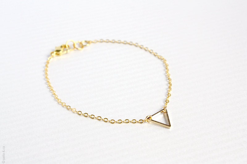 dainty triangle gold bracelet - minimalist jewelry - delicate chain