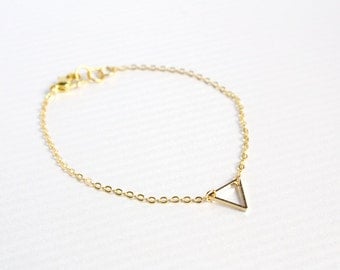 dainty triangle gold bracelet - minimalist jewelry - delicate chain