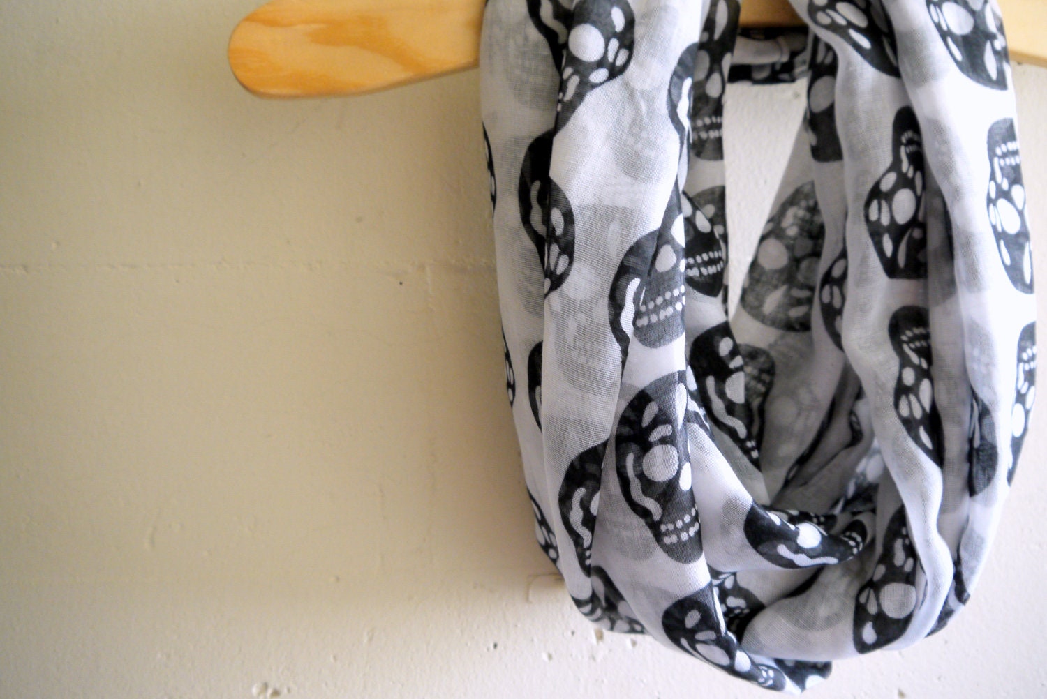 Infinity Scarf Circle Scarf - Skull Head (White)