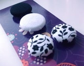 Monochrome : black and white monochrome hand covered buttons, set of 4