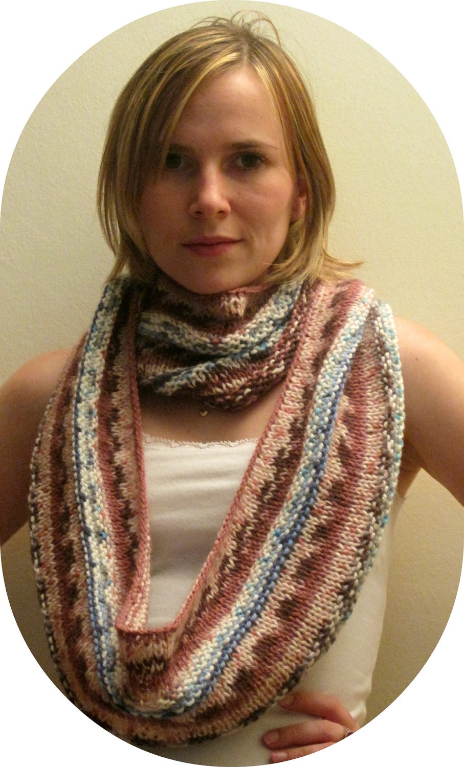 Knitted winter shawl, round, cowl, red and blue