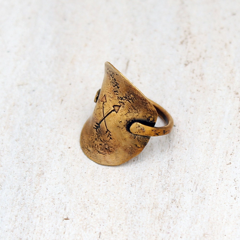 Rustic Textured Brass Saddle Ring with Crossed Arrows Southwest Design