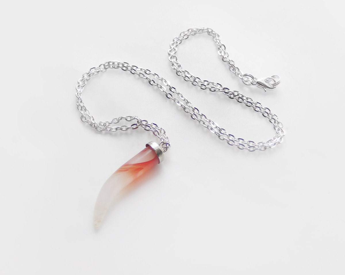 Agate tooth pendant, natural agate pendant necklace, tribal necklace jewelry, long pendant, red agate necklace