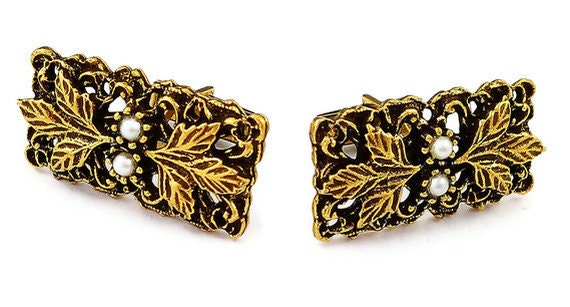 Vintage Tara Women's Gold Colored Cuff Links with Leaves and Pearls