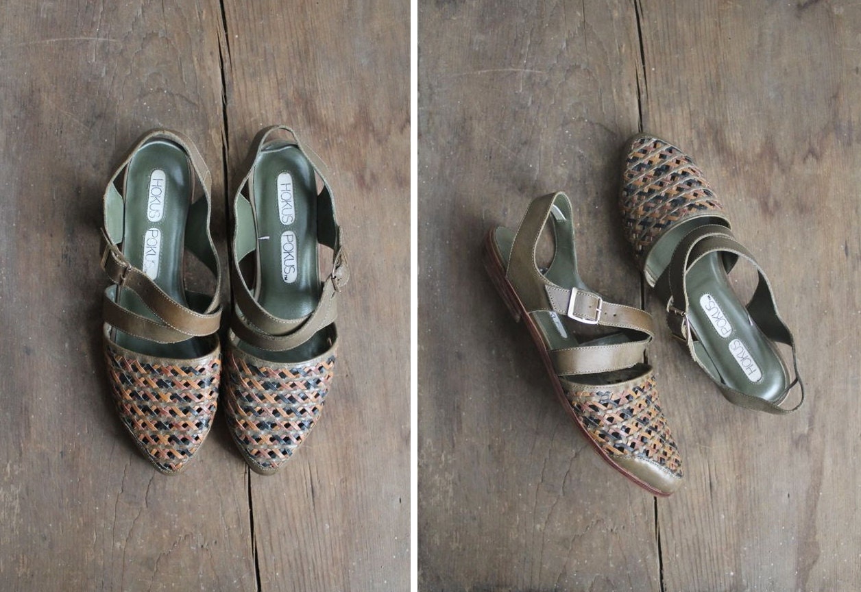 olive green sandals / leather sandals / flats size 7