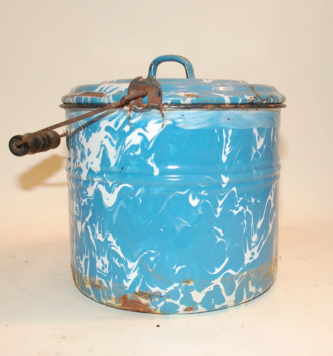 vintage enameled covered camping pot blue and white swirl and steel and wooden handle Graniteware