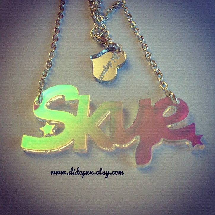 RADIANT SIMPLE  name necklace laser cut
