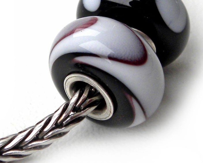 Black White Armadillo - Mees and Merel bracelet slider bead lined with sterling silver core