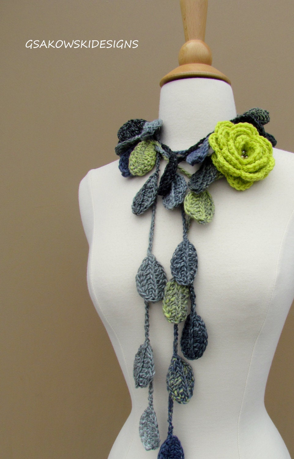 Queen Elizabeth Rose Lariat-Scarflette-Lime