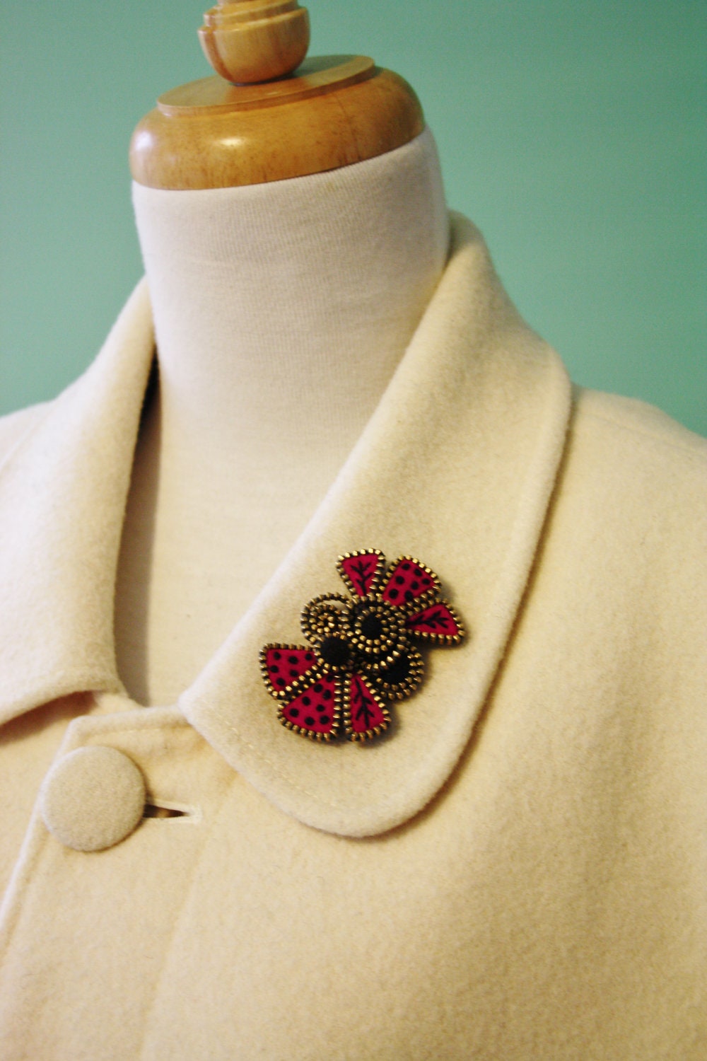 Felt and zipper multi leaf brooch