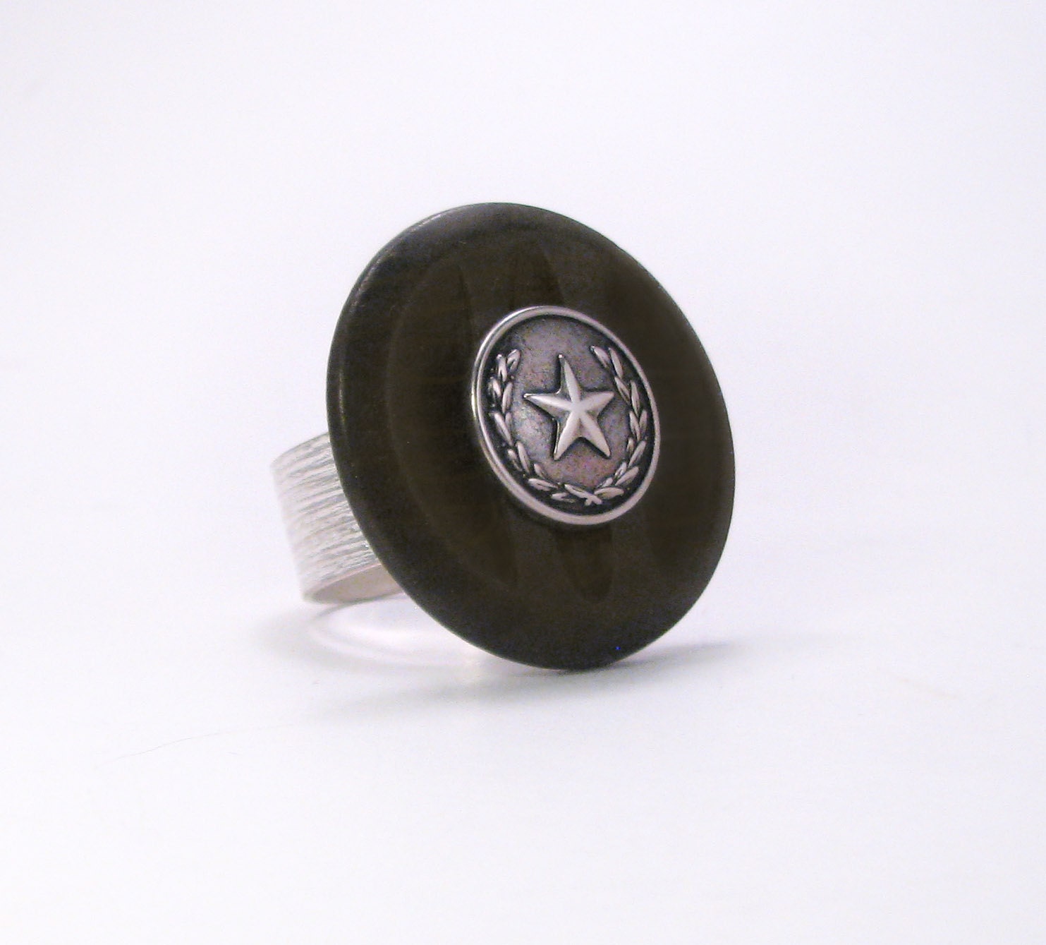 Vintage Button Ring Wreath and Star - Silver Plated Military