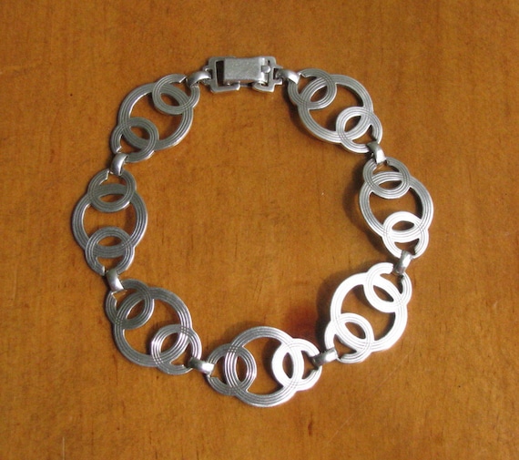 Vintage W. E. Richards Sterling Silver Interlocking Knot Bracelet
