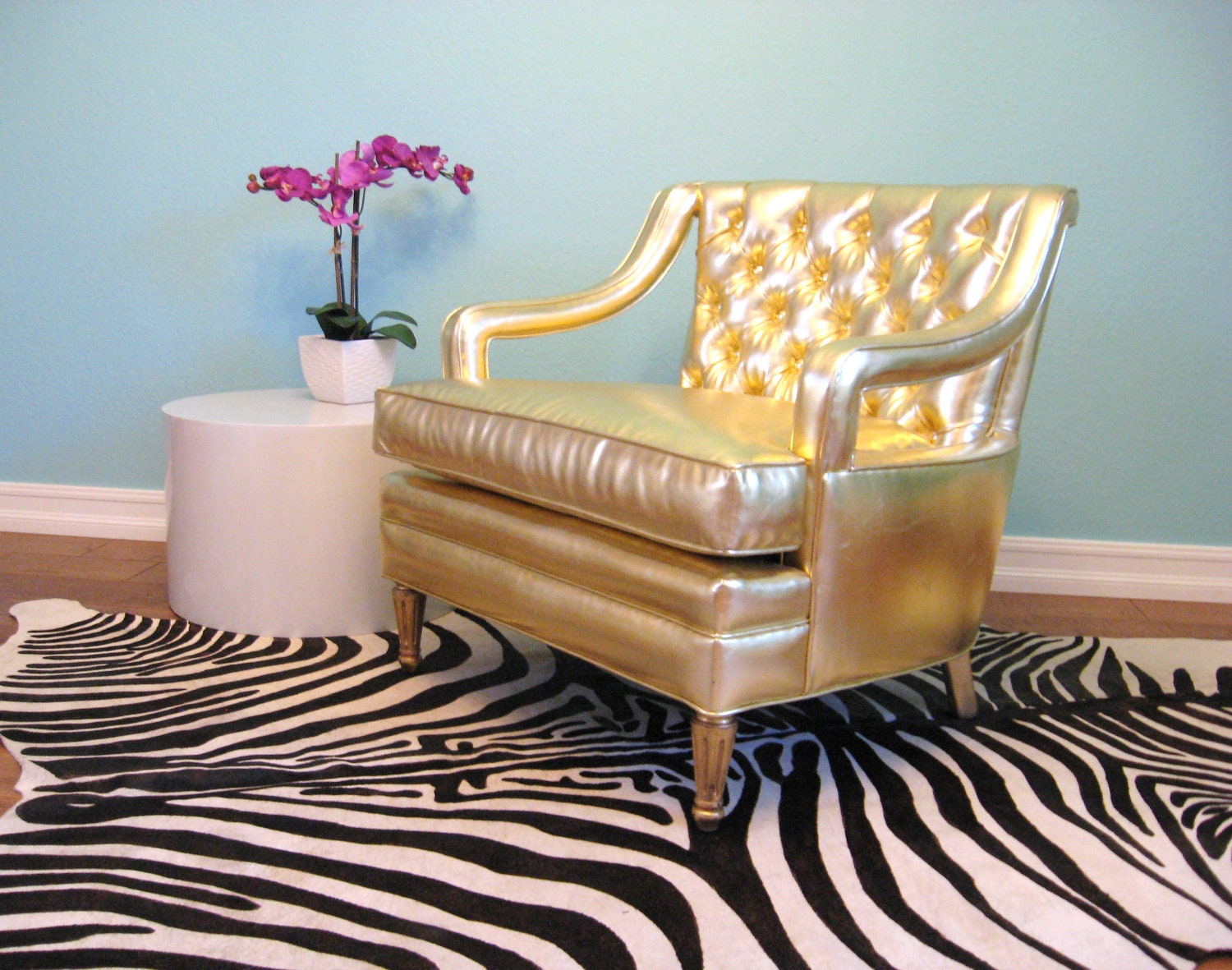 Vintge HOLLYWOOD REGENCY GLAM Button Tufted Gold Chair