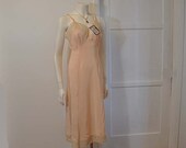 1940s slip / Pink Perfection Vintage 40's Sallyette Never Worn Org Tag