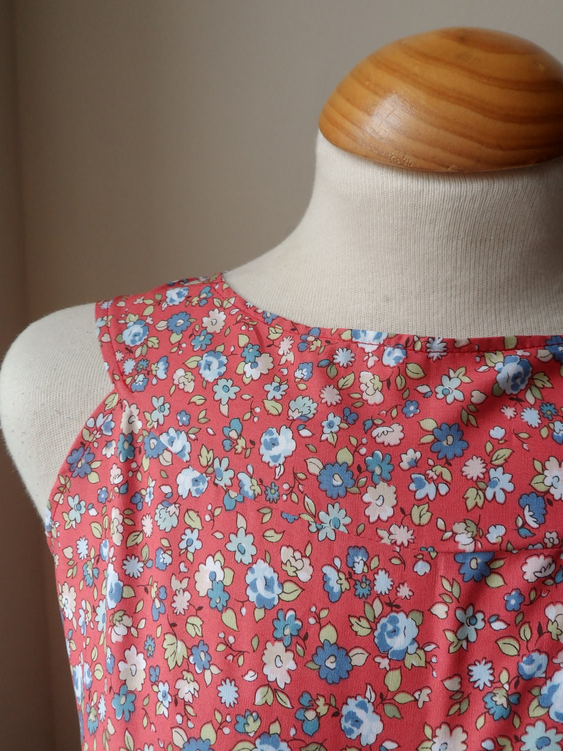 Dress Beautiful Coral Pink Floral Boatneck 50s Inspired Dress XS S M