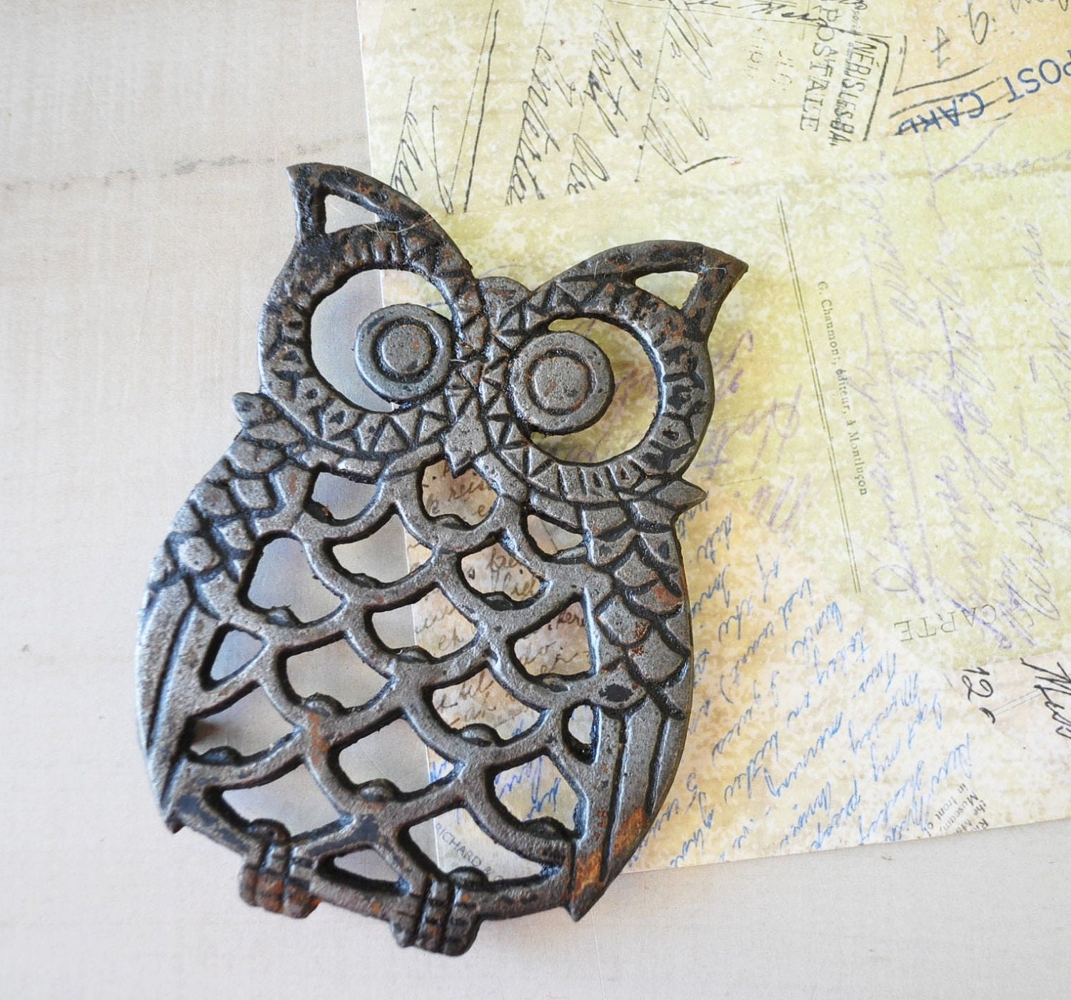 vintage cast iron owl trivet - MyraMelinda