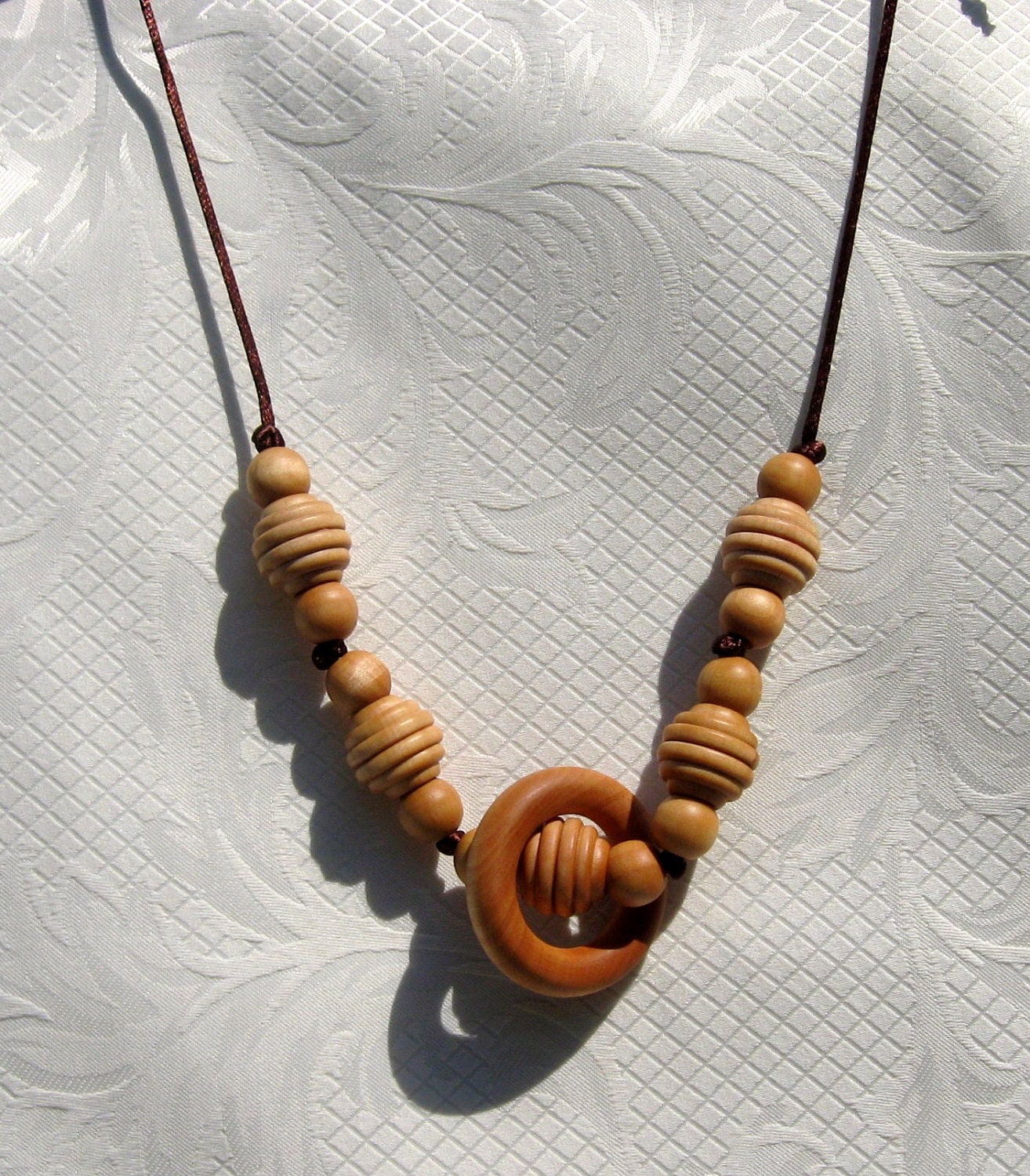 Nursing Necklace Teething Ring Necklace: Rattling Beads With Texture