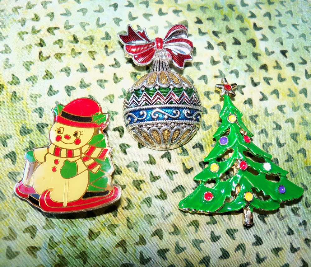 SALE Vintage Collection of Christmas Themed Brooches