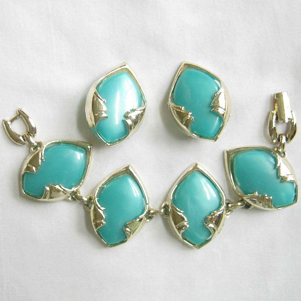 Vintage Retro Aqua Blue Lucite Thermoset Bracelet and Earring Demi Parure Set