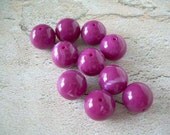 10 Vintage Lucite Beads Raspberry Fuchsia Rounds Marbled Pink