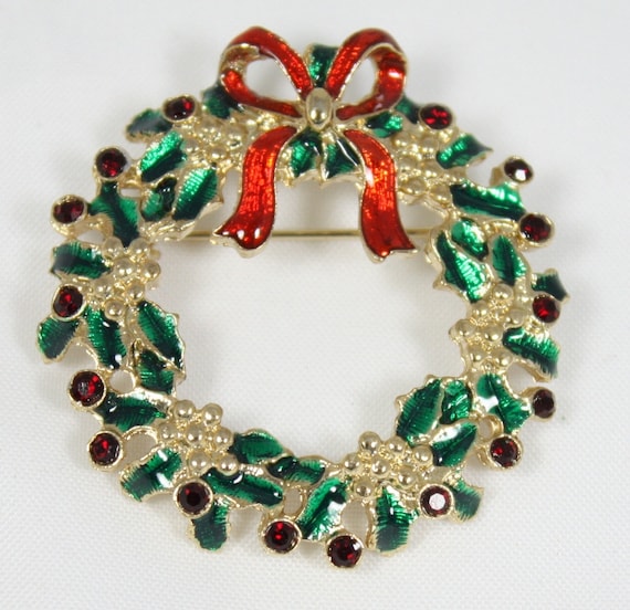 Vintage Christmas Holiday Pin, Enamel Painted Wreath